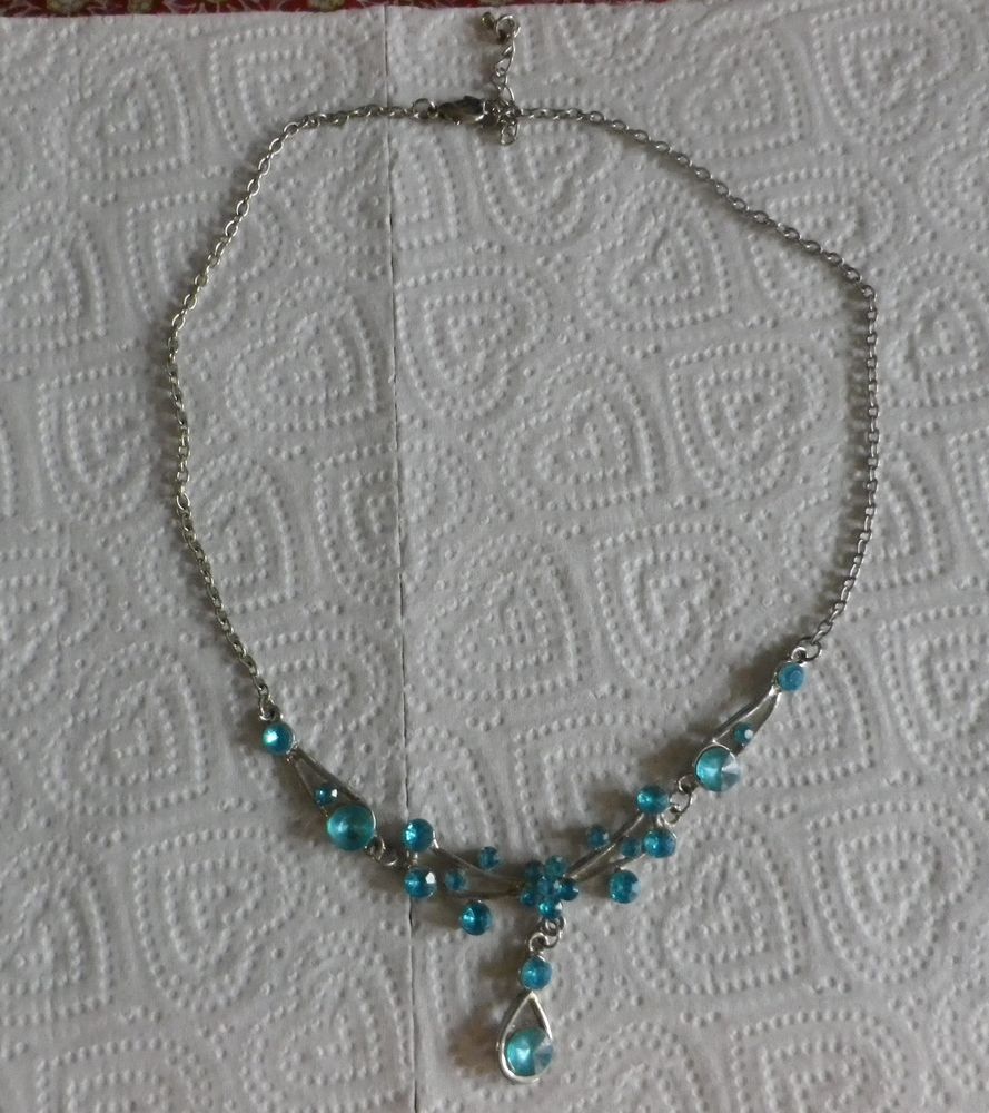 COLLIER N�4 PENDENTIF BLEU CLAIR 8 Attainville (95)