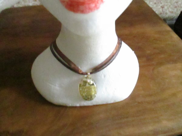 Collier r�sine ovale 15 Malicorne (89)