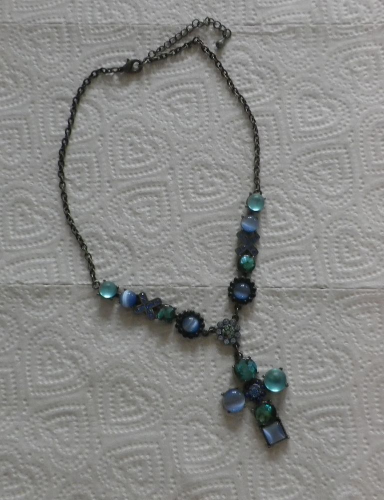COLLIER VERT ET BLEU AVEC CROIX 10 Attainville (95)