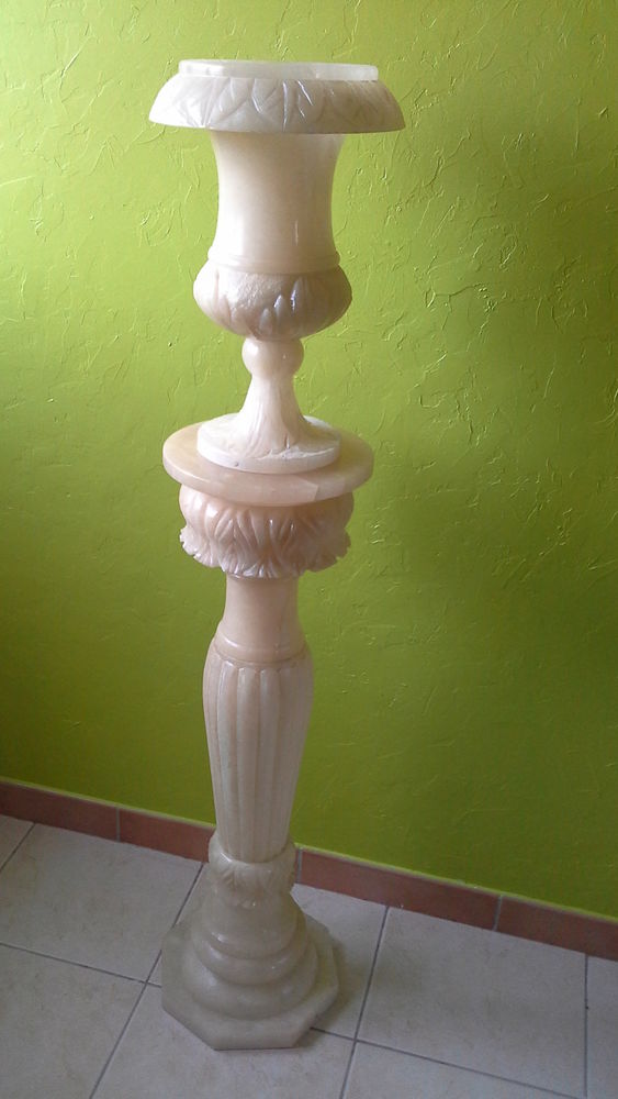colonne et vase  en albatre 70 Laroque (34)
