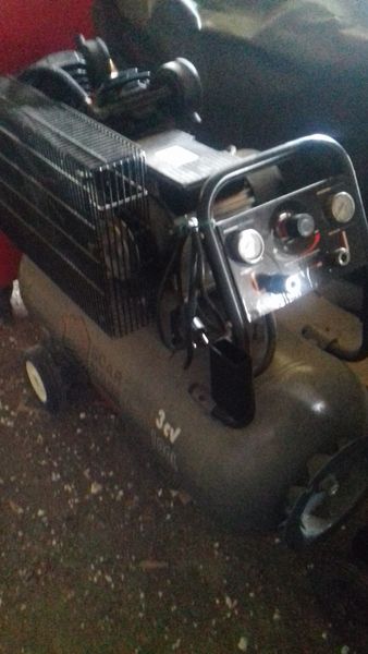 compresseur     motoculteur 350 Bas-et-Lezat (63)