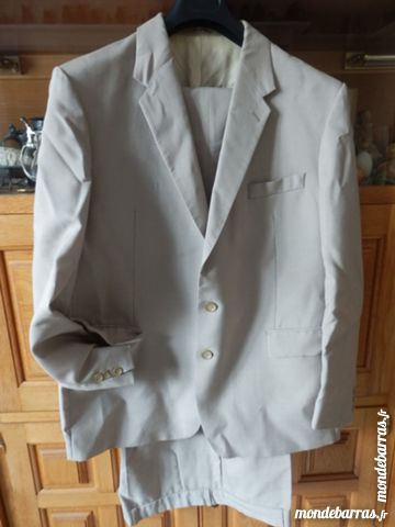 Costume beige 20 La Garenne-Colombes (92)