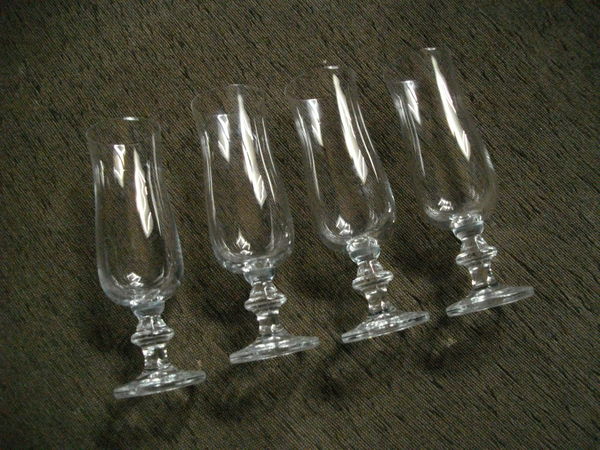 4 coupes a champagne 1 Nimes (30)