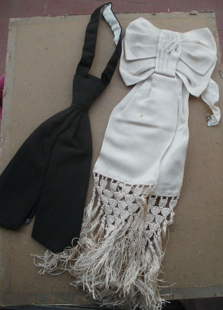 Cravate et brassard anciens de communion 7 Montauban (82)