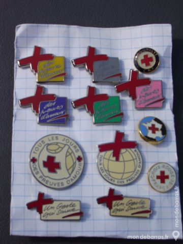 12 PIN'S DE LA CROIX ROUGE FRANCAISE 13 Dammarie-les-Lys (77)