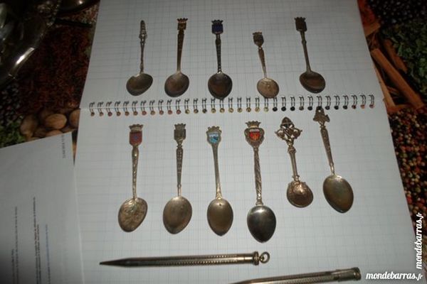 lot de cuill�res argent�es avec blason et �cusson 95 Am�lie-les-Bains-Palalda (66)