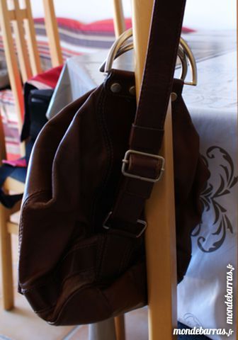 Sac � dos en cuir 20 Cabestany (66)
