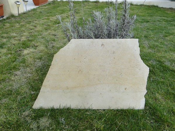  100  m2 de dalles en vrai  pierre de  bourgogne 25 E le m2 2500 L�zat-sur-L�ze (09)