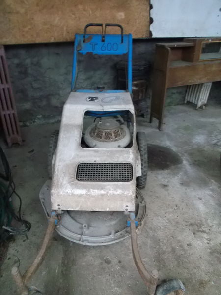 D�broussailleuse de marque GABY 850 �pinal (88)