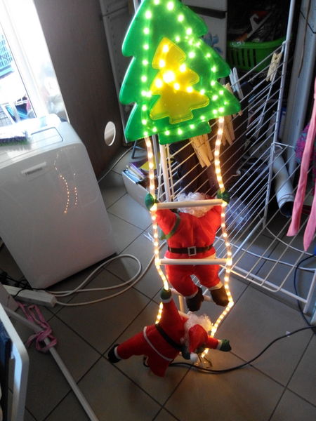 deux p�res no�ls lumineux 10 Saint-Pierre (97)