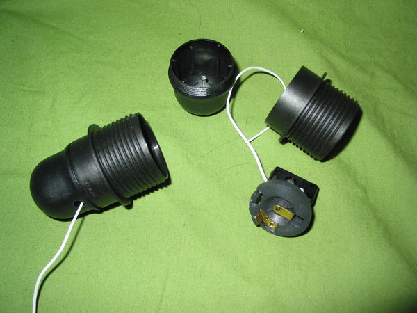 Une Douille avec interrupteur � tirette  E27 noire 
10 Marseille 13 (13)