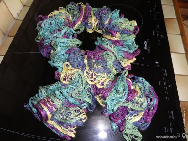 Echarpe volant�e tricot�e printemps 11 Strasbourg (67)