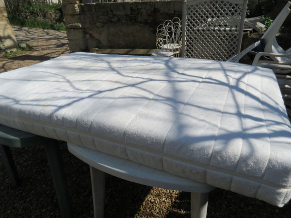 Lit electrique en 120 80 Montpellier (34)