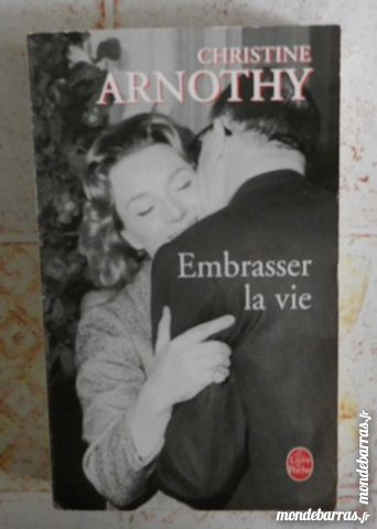 EMBRASSER LA VIE de Christine ARNOTHY Livre Poche 3 Attainville (95)