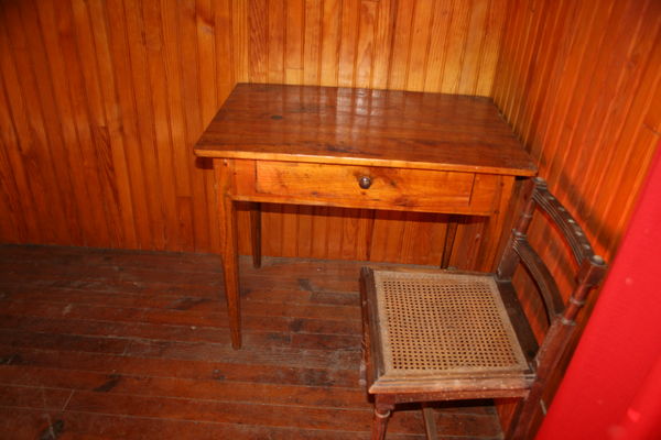 Ensemble ancien bureau + chaise 70 Ax-les-Thermes (09)
