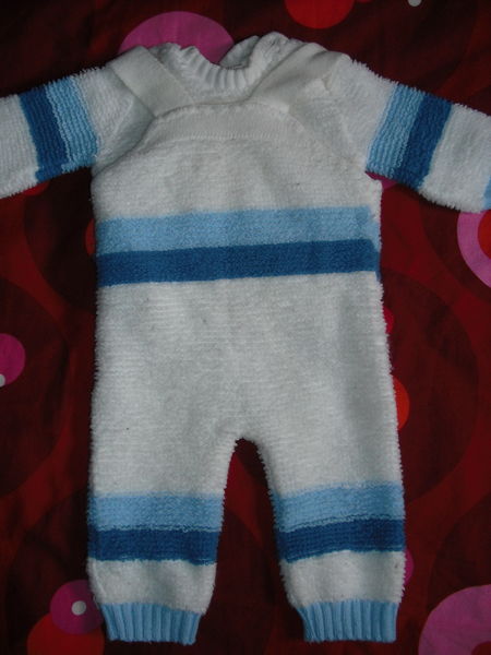 ensemble b�b� pantalon + pull 3 euros 3 Cramont (80)