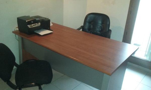 ENSEMBLE DE BUREAU 150 Loupian (34)