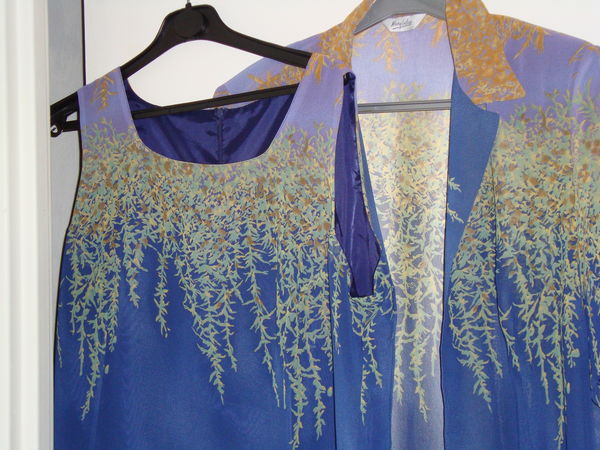 ensemble robe/ veste taille 52 40 Digne-les-Bains (04)