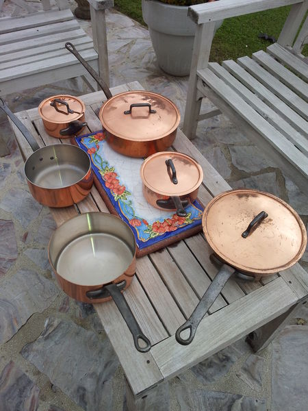 Ensemnle de Cuisine en Cuivre . Marque : TOURNUS 400 Santeny (94)