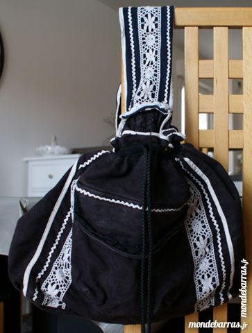 Sac enti�rement tissu noir et dentelle blanche 10 Cabestany (66)