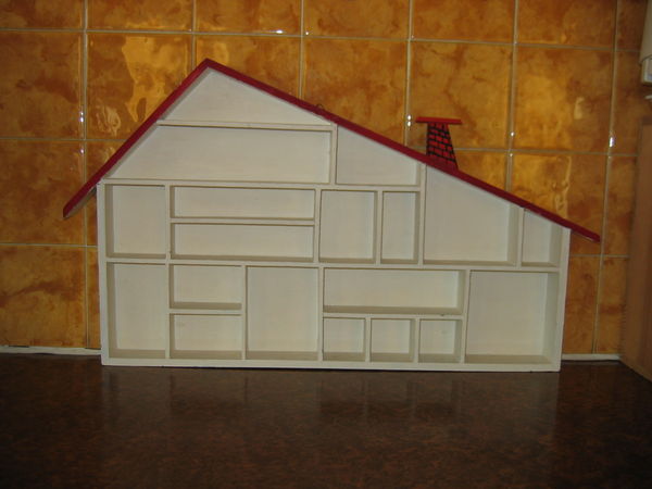 Etag�re-maison blanche pour petits bibelots 30 Le Vernois (39)