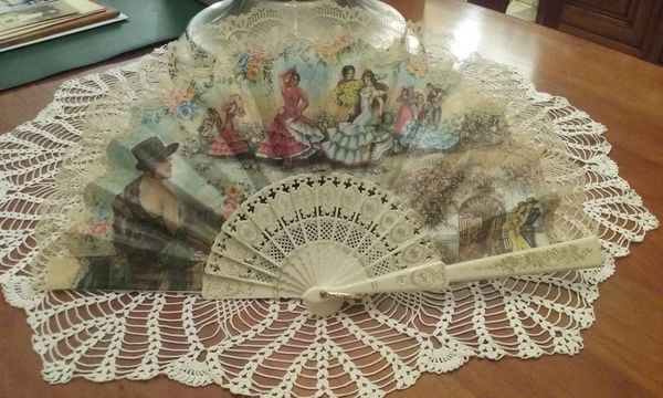 Eventail d�coratif en plastique et tissu 0 Ch�lette-sur-Loing (45)