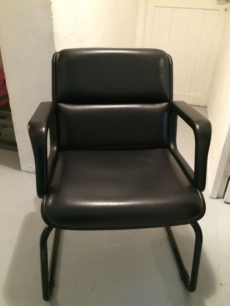 FAUTEUILS EN CUIR NOIR 100 Marly-le-Roi (78)