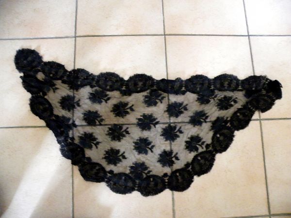 fichu dentelle noir 2 Viriat (01)