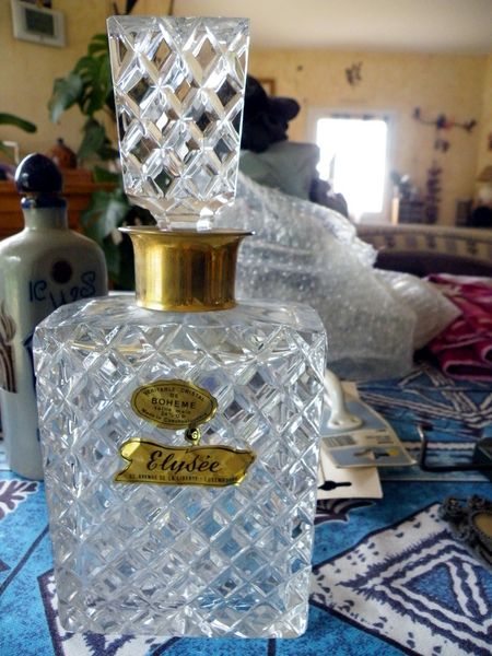 flacon en cristal de boheme taille a ala main 60 Viriat (01)