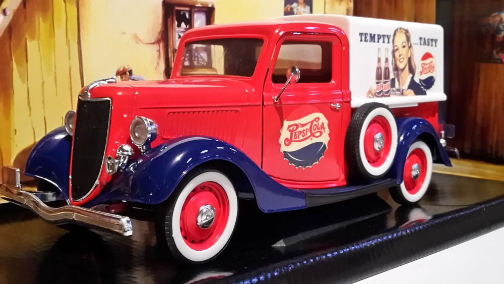 Ford pick-up b�ch� 'Pepsi-Cola' 1936 48 Follainville-Dennemont (78)