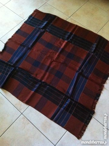 foulard carr�  laineux 5 Saint-Vallier (71)