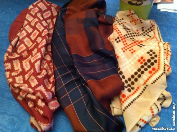 3 foulards carr�s 10 Saint-Vallier (71)