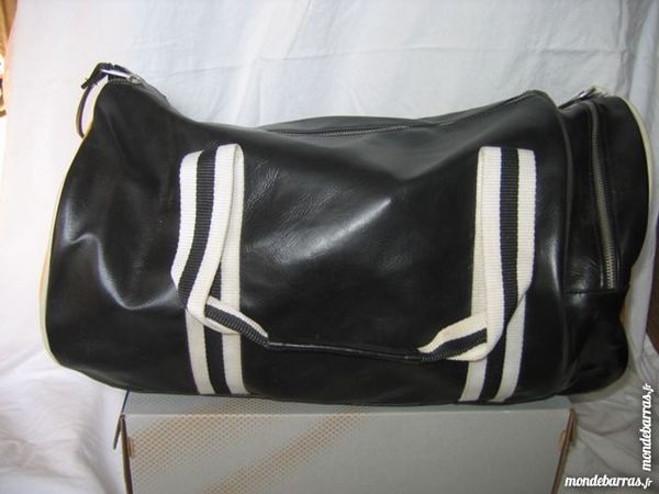 Sac Fred Perry 40 Lacroix-Saint-Ouen (60)