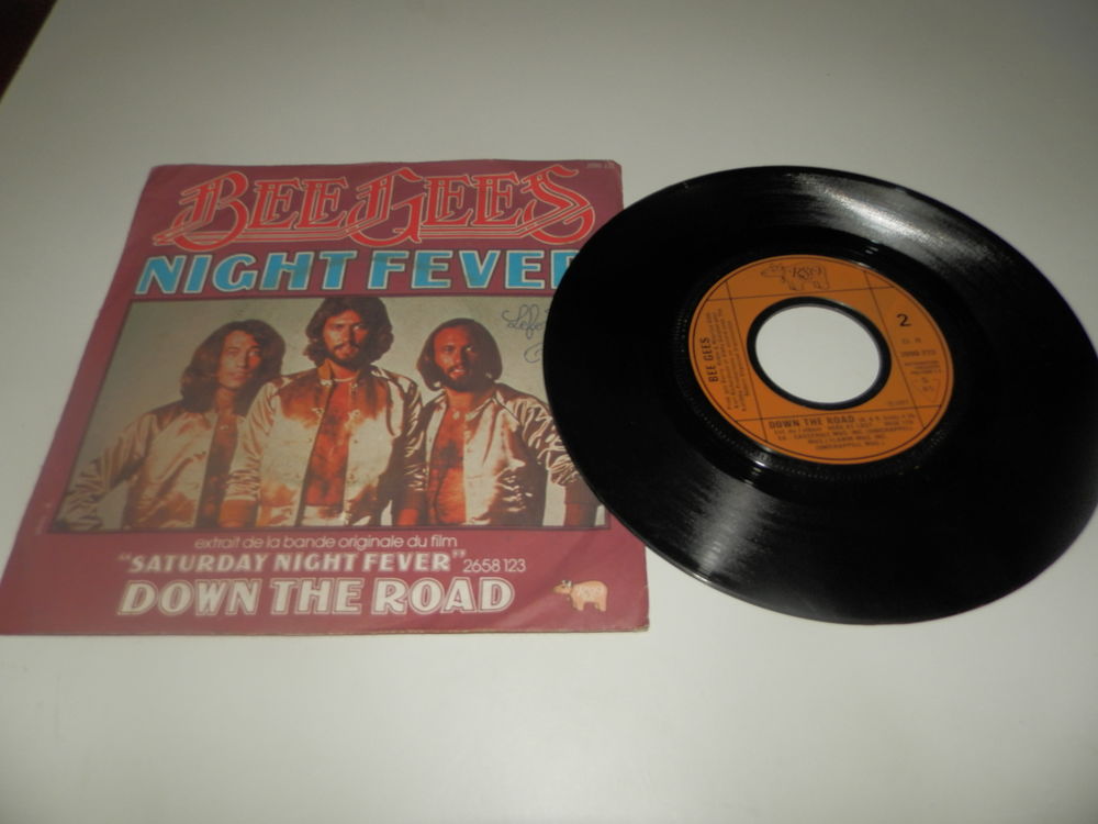 Bee Gees  -  Night fever 7 Paris 12 (75)