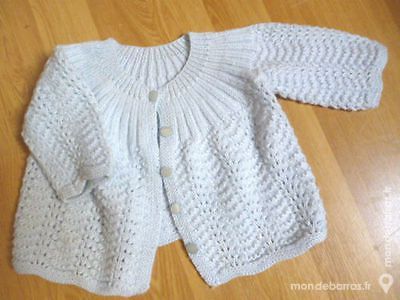 Gilet Brassi�re b�b� tricot� main 3/6 mois 20 Argenton-sur-Creuse (36)
