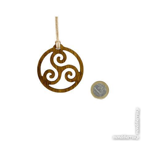 Grand Triskell en ch�ne bords larges. 6 Vannes (56)