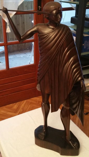 Grande statue 1� roi malgache en bois de rose 250 Sanguinet (40)