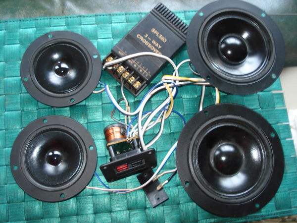 Lot de 4 haut-parleurs sono -- 4 ohms-3 voies MARQUE SPLS 40 Fontenay-le-Fleury (78)