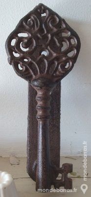 Heurtoir de porte en fonte motif cl�f 32 Agen (47)