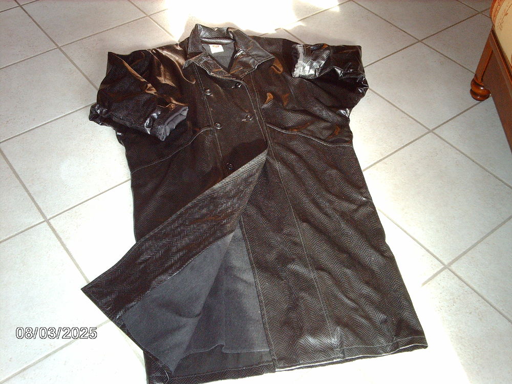 impermeable  noir 10 Digne-les-Bains (04)