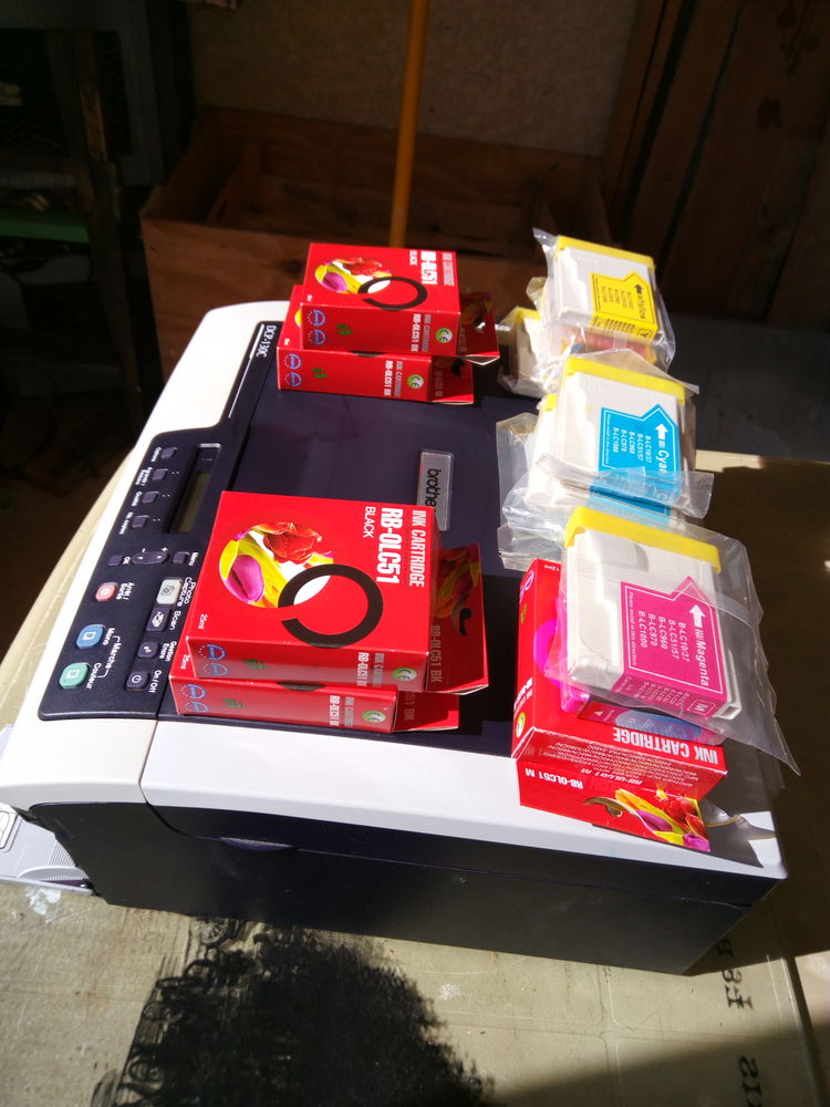 Imprimante BrotherDCP 130 C plus 16 cartouches 35 Vesseaux (07)
