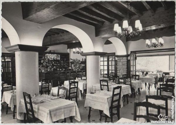 JOIGNY EN BOURGOGNE - CP / prixportcompris 4 Laon (02)