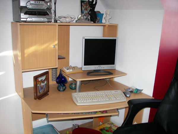 joli bureau d angle 50 Chaumontel (95)