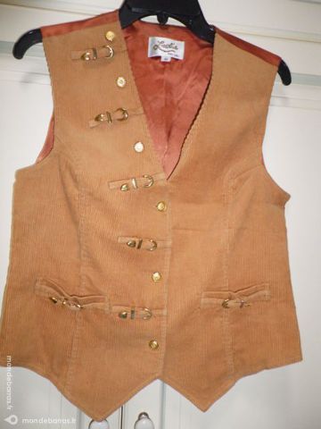 joli ensemble jupe + haut  LESLIE MONTE CARLO 29 Reyrieux (01)