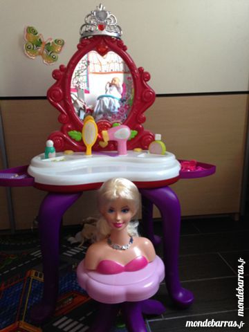 Jolie petite coiffeuse + t�te � coiffer 15 Saint-Urbain (85)