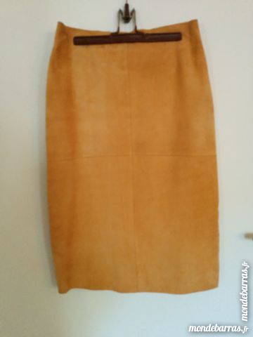 Jupe en dain �C2C� (couleur orange) 29 Courbevoie (92)