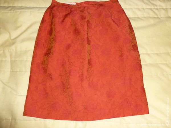 jupe fond rouille � motifs ton sur ton 6 Thiais (94)