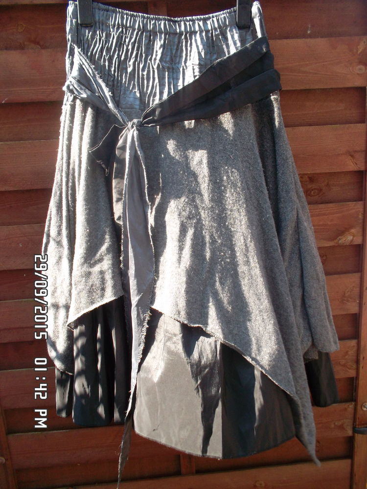 JUPE GRIS ET NOIR T.36-42*JUSTE 5E*KIKI60230 5 Chambly (60)