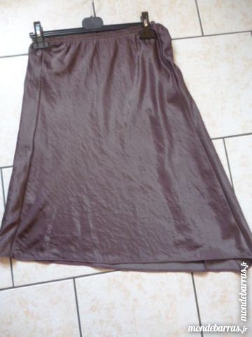 Jupe mi-longue effet satin Taille 42 NEUVE 8 Argenton-sur-Creuse (36)