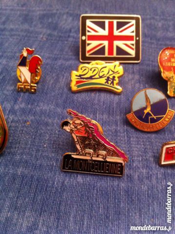 10 pin's (kh11) 5 Saint-Vallier (71)